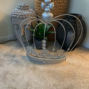 Bebe Crown Metal Wall Art 
Color: gray 
Size: about 24in height and 25in width